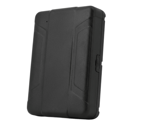 Автономный GPS-трекер eQuGPS Q-BOX+ 10 000 в черном матовом корпусе с текстурированными боковыми гранями и индикатором состояния.