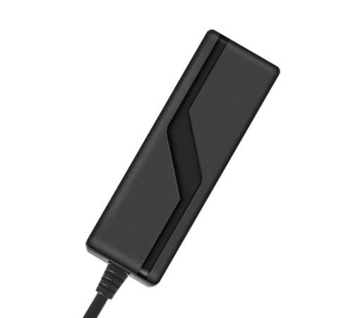 Тонкий GPS трекер eQuGPS Track Slim New у чорному матовому корпусі з кабелем підключення.